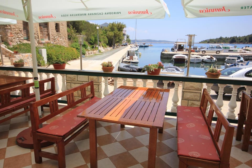 Location, children, Family