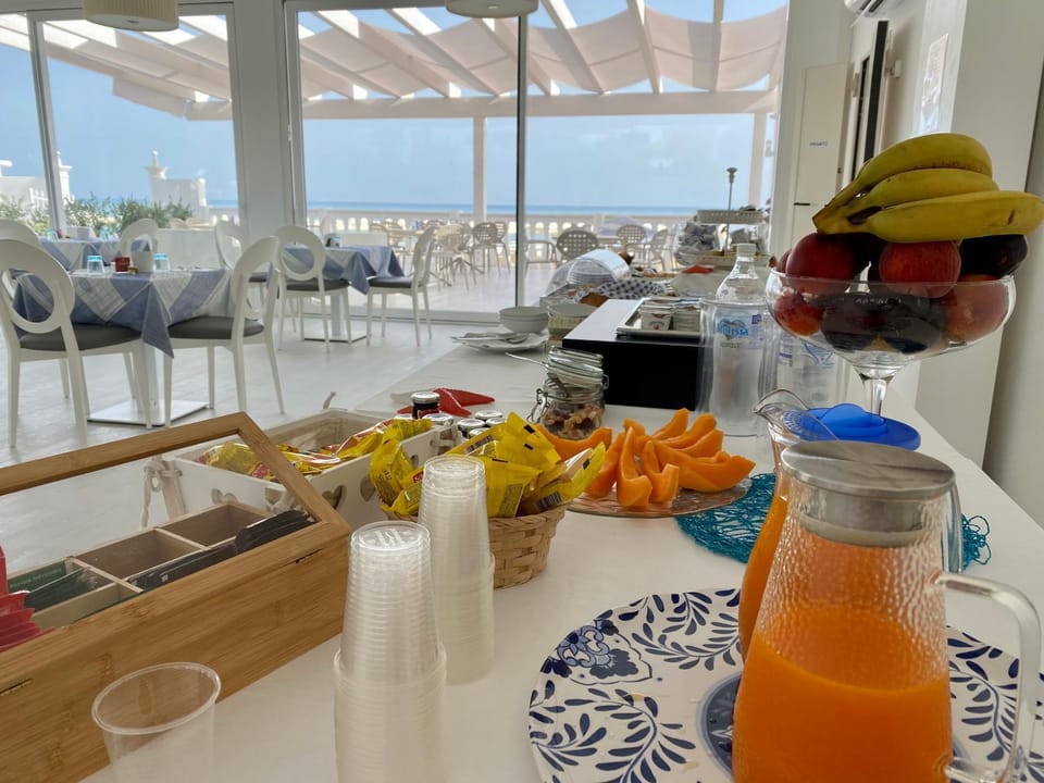 Restaurant/places to eat, Food and drinks, Sea view, Breakfast, Buffet breakfast