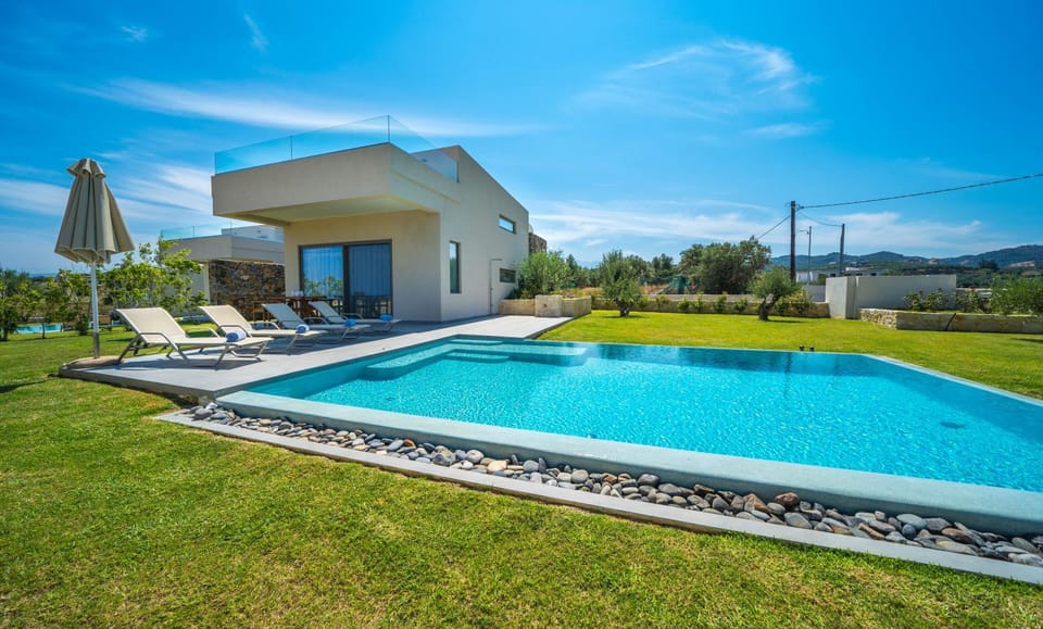 Property building, Garden, Garden view, Pool view, sunbed