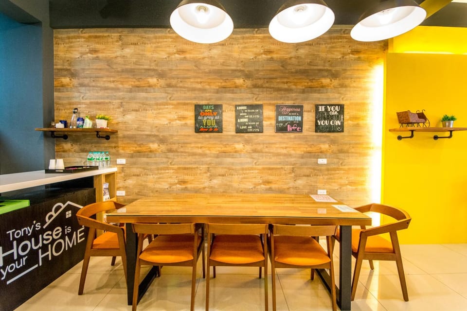 Restaurant/places to eat, Dining area
