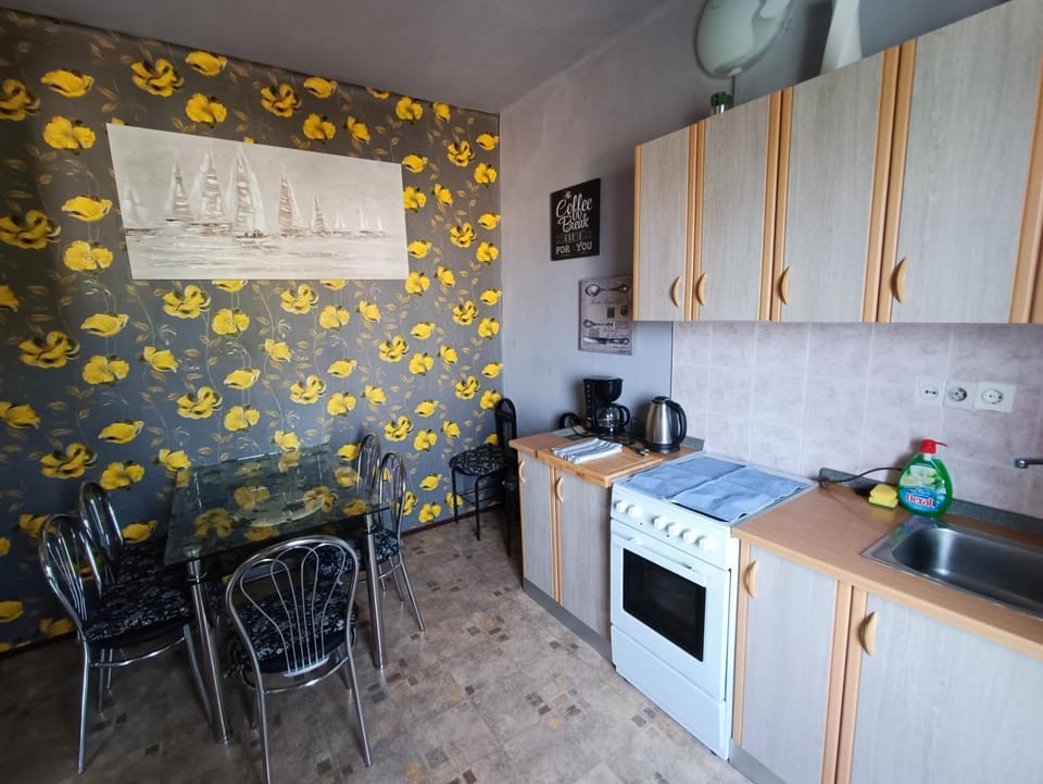 Kitchen or kitchenette, pet friendly, stove