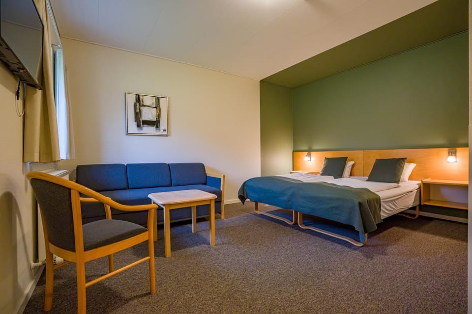 Bed, Photo of the whole room, Seating area, Bedroom