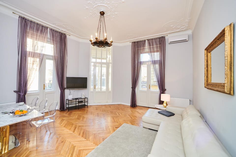 Living room, Lounge or bar