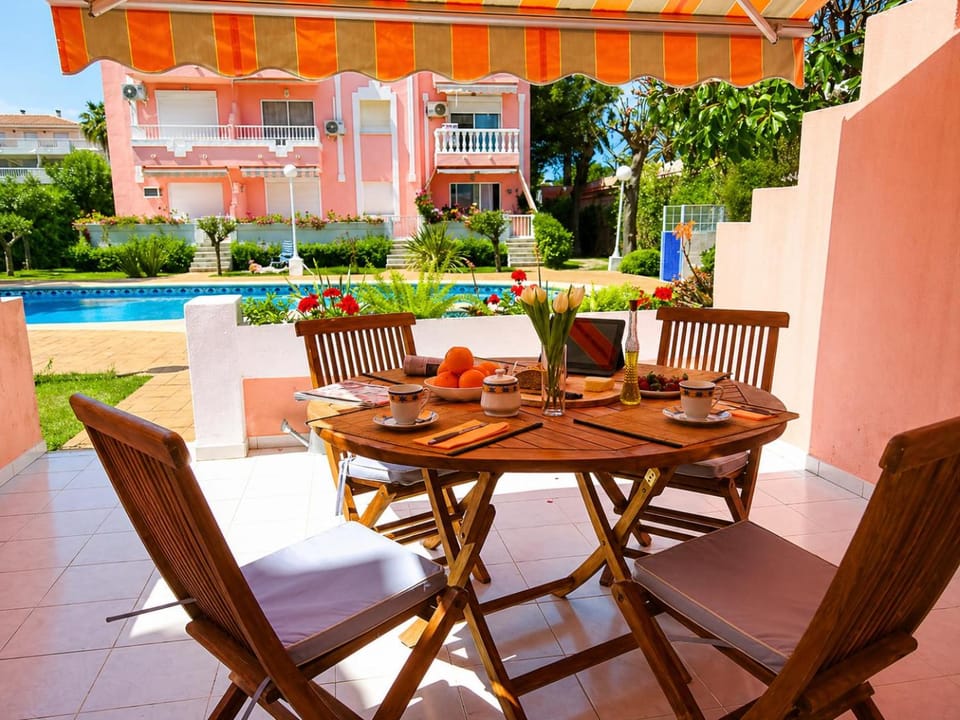 Property building, Patio, Day, Garden, View (from property/room), Balcony/Terrace, Living room, Seating area, Dining area, Garden view, Pool view, Swimming pool, sunbed
