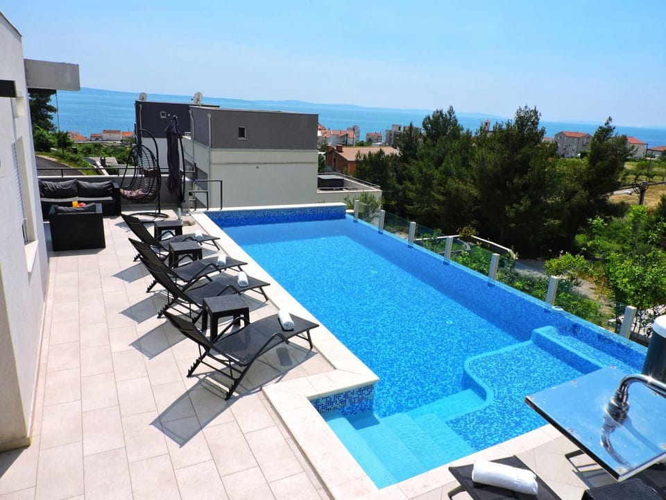 Sea view, Swimming pool