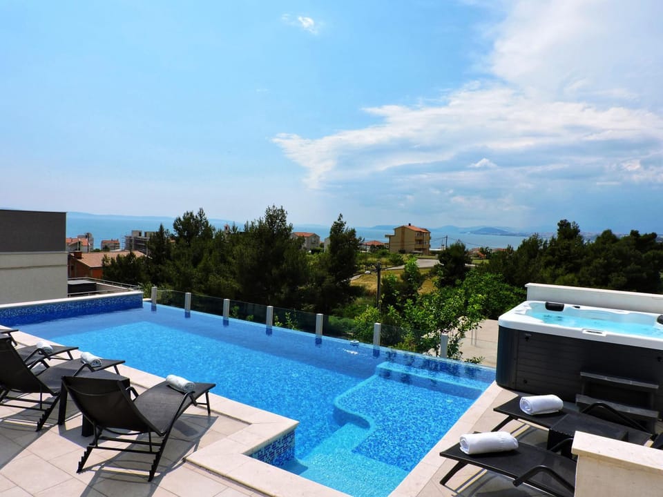 Sea view, Swimming pool