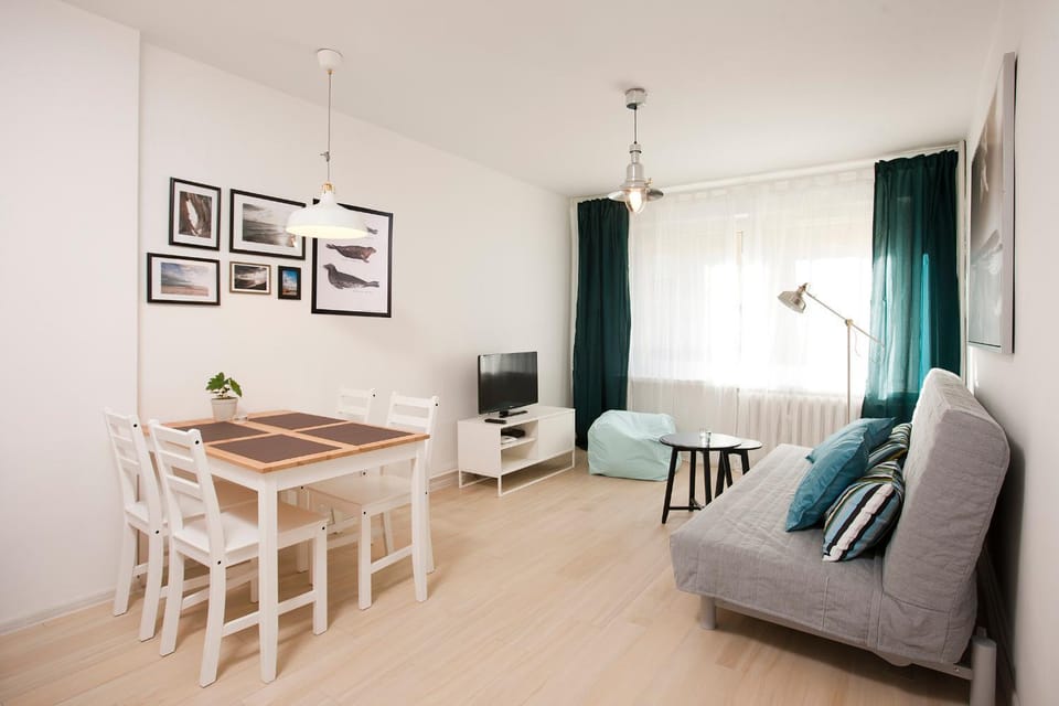 Bed, Living room, Photo of the whole room, Seating area, Dining area, On site