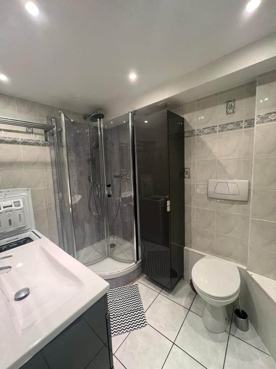 Shower, Bathroom, washing machine