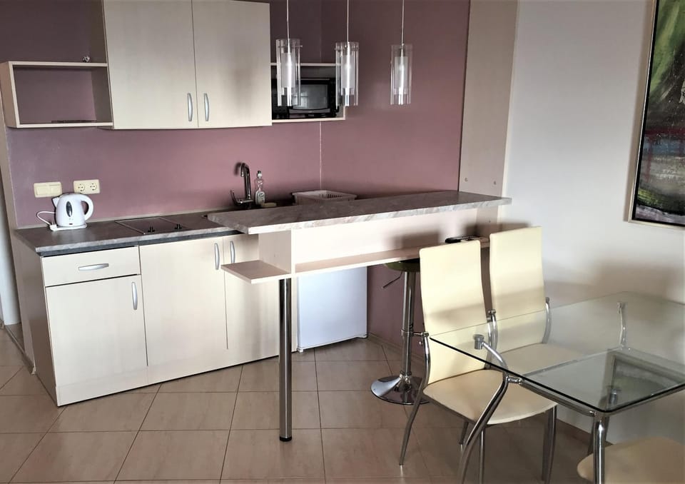 Kitchen or kitchenette, kitchen