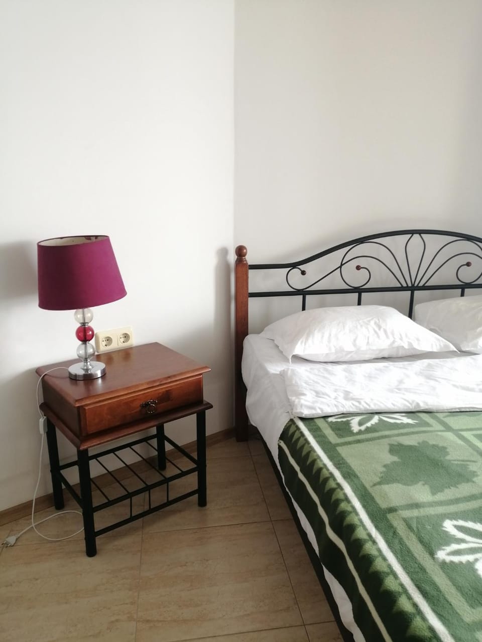Bed, Photo of the whole room, Bedroom, Guests, microwave