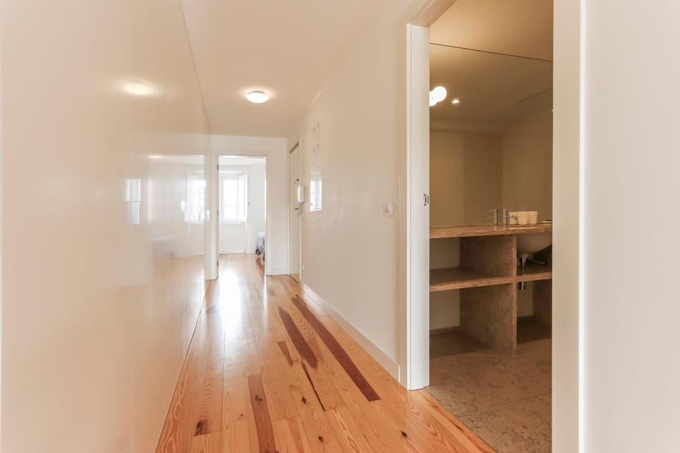 Bird's eye view, Bathroom