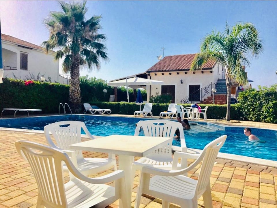 Swimming pool, Swimming pool