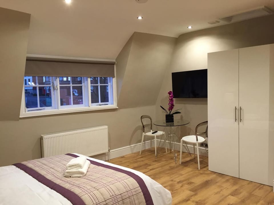 TV and multimedia, Photo of the whole room, Bedroom