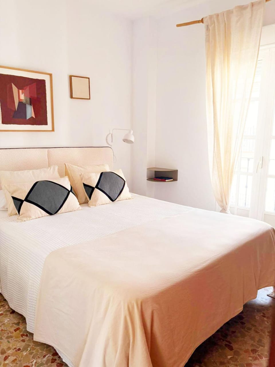 Bed, Photo of the whole room, Bedroom