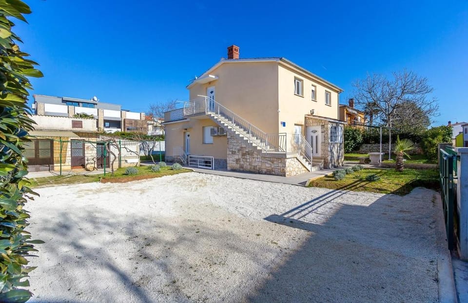 Patio, Facade/entrance