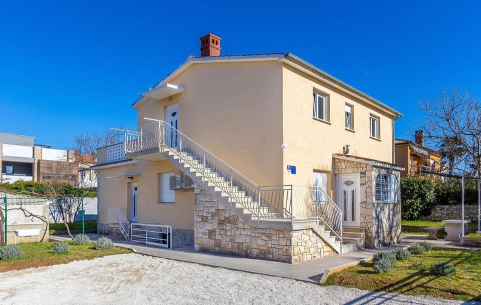 Patio, Facade/entrance