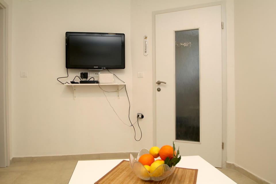 TV and multimedia, Living room, Decorative detail, Seating area, On site