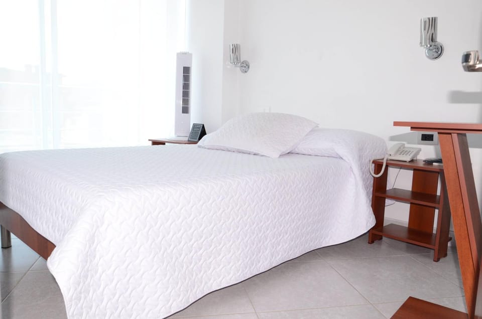 Bed, Photo of the whole room, Bedroom, safe