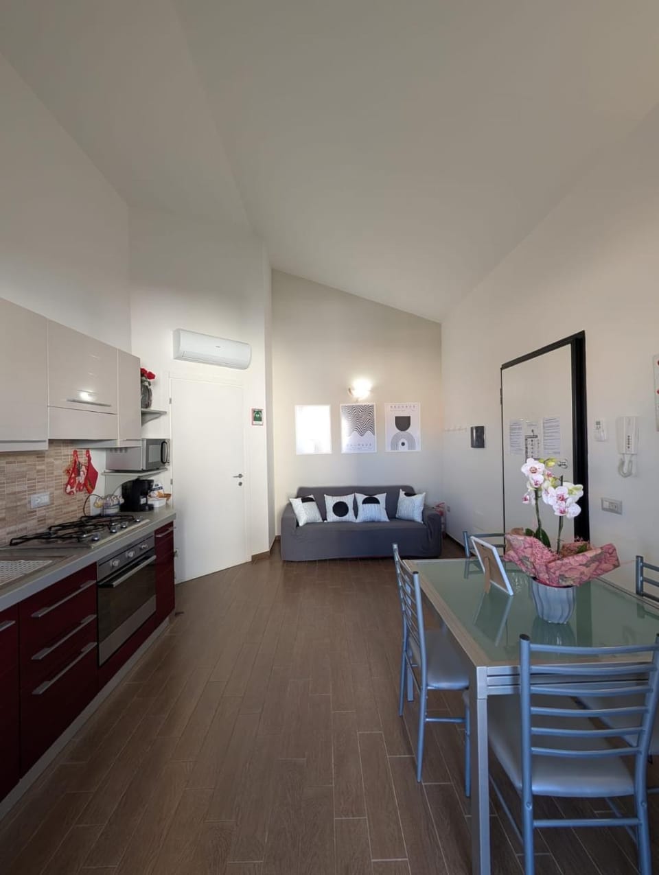 Seating area, Dining area