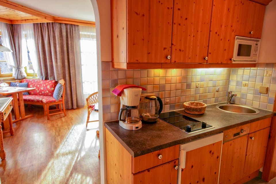 Coffee/tea facilities, Kitchen or kitchenette