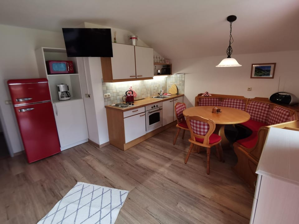 Kitchen or kitchenette, minibar, pet friendly, toaster, kitchen