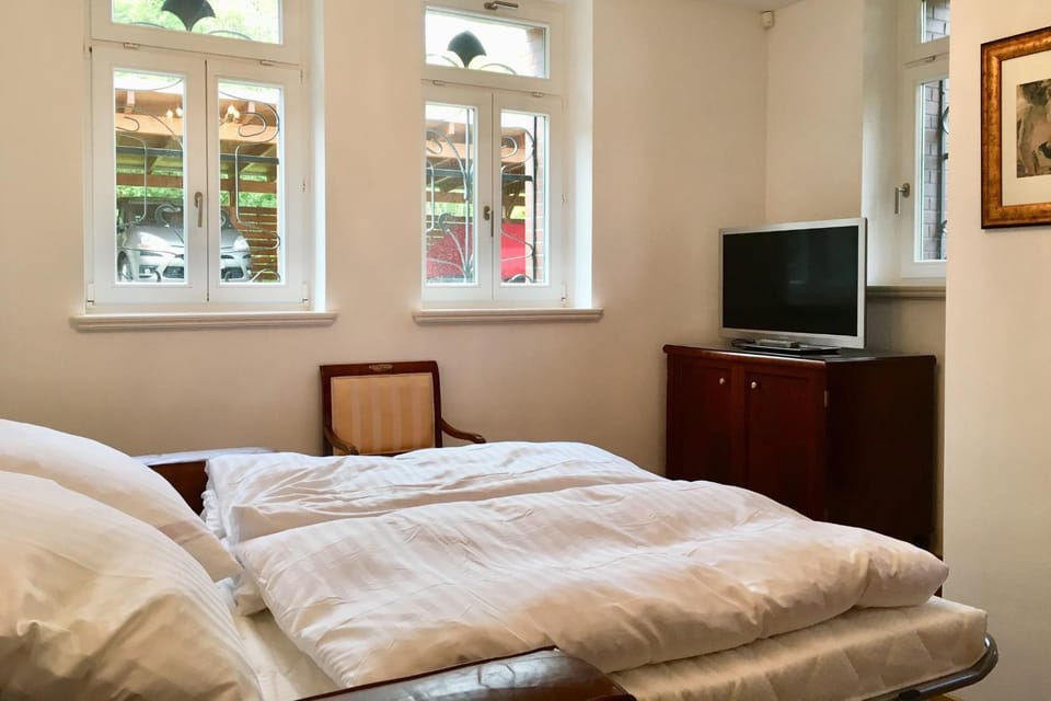 Living room, Photo of the whole room, Bedroom