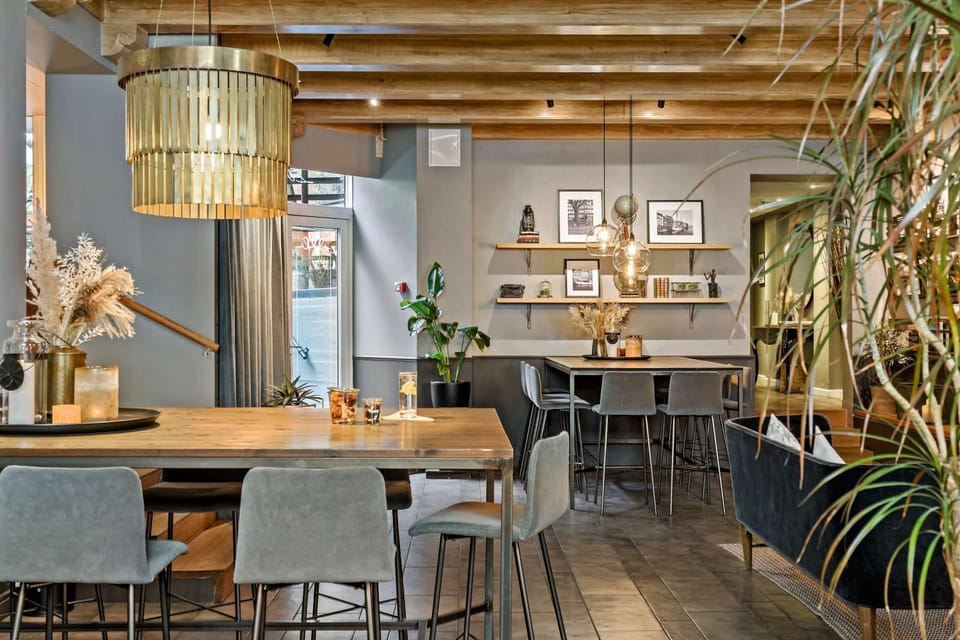 Lounge or bar