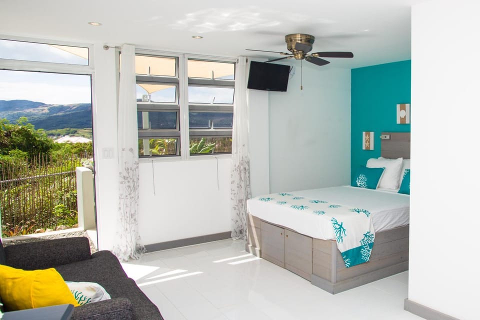 TV and multimedia, Living room, Seating area, Bedroom