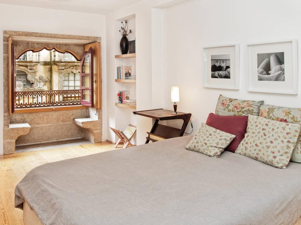 Bed, Bedroom, City view