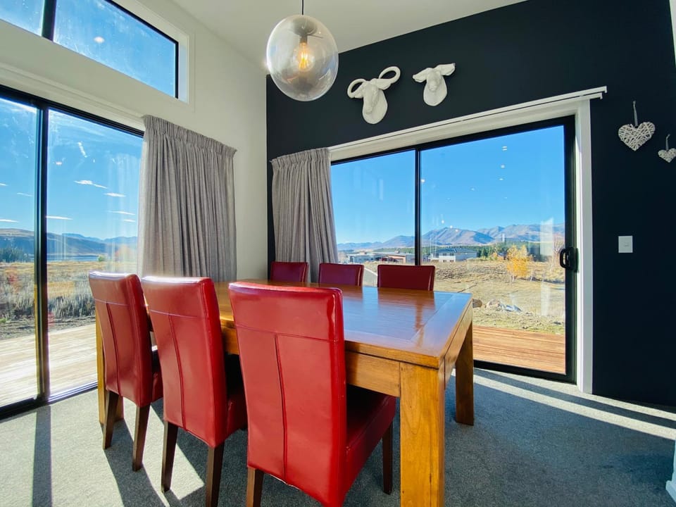 Dining area, Lake view