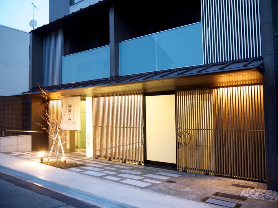 Facade/entrance