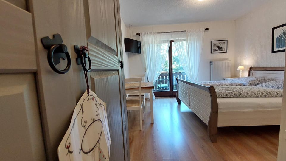 TV and multimedia, Bedroom, towels