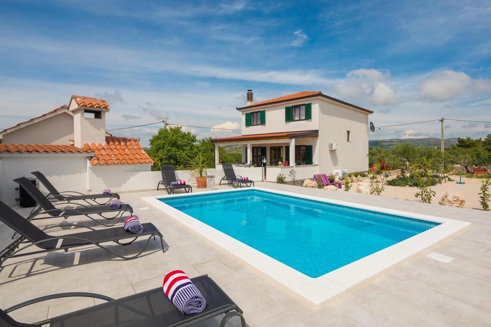 Property building, Pool view, Swimming pool, Swimming pool