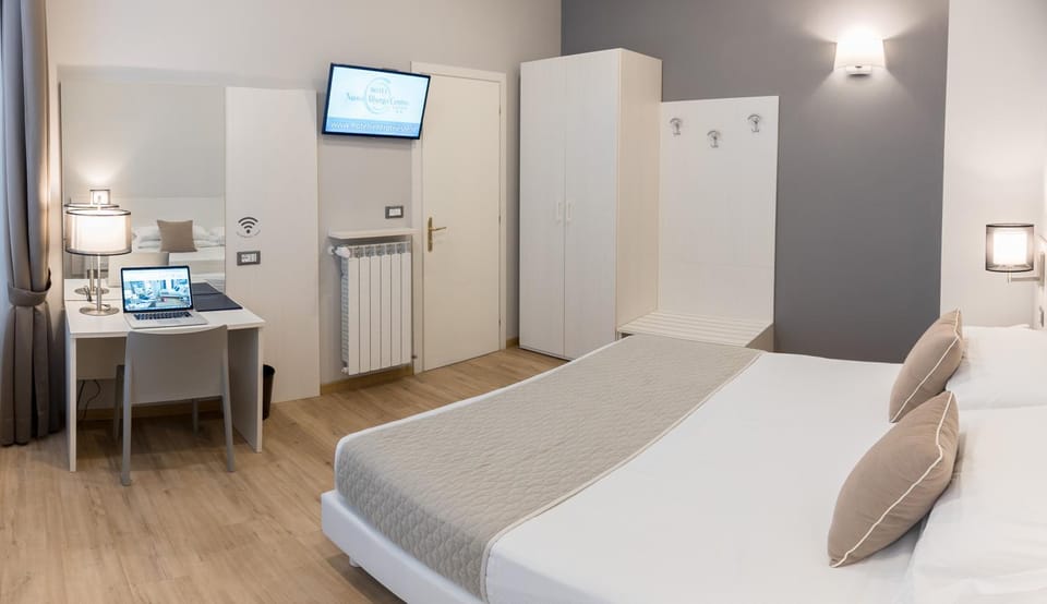 Bed, Other, Photo of the whole room, Decorative detail