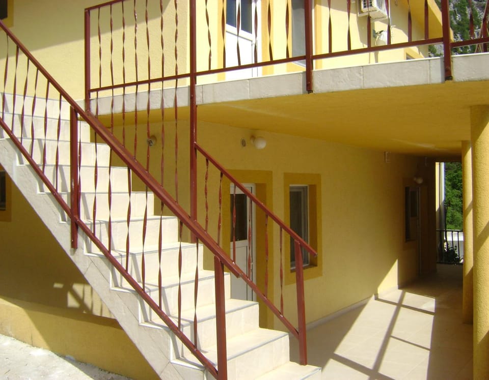 Balcony/Terrace, Decorative detail