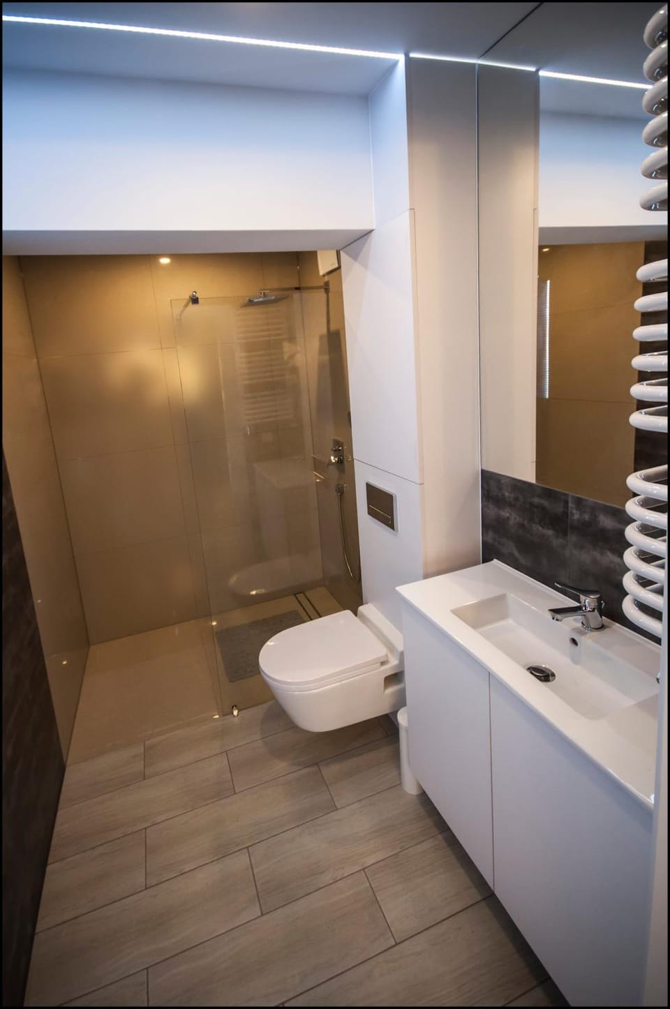 Shower, Bathroom, Decorative detail