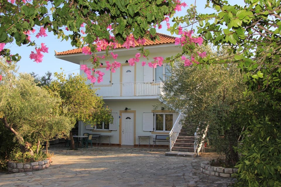 Facade/entrance, Balcony/Terrace