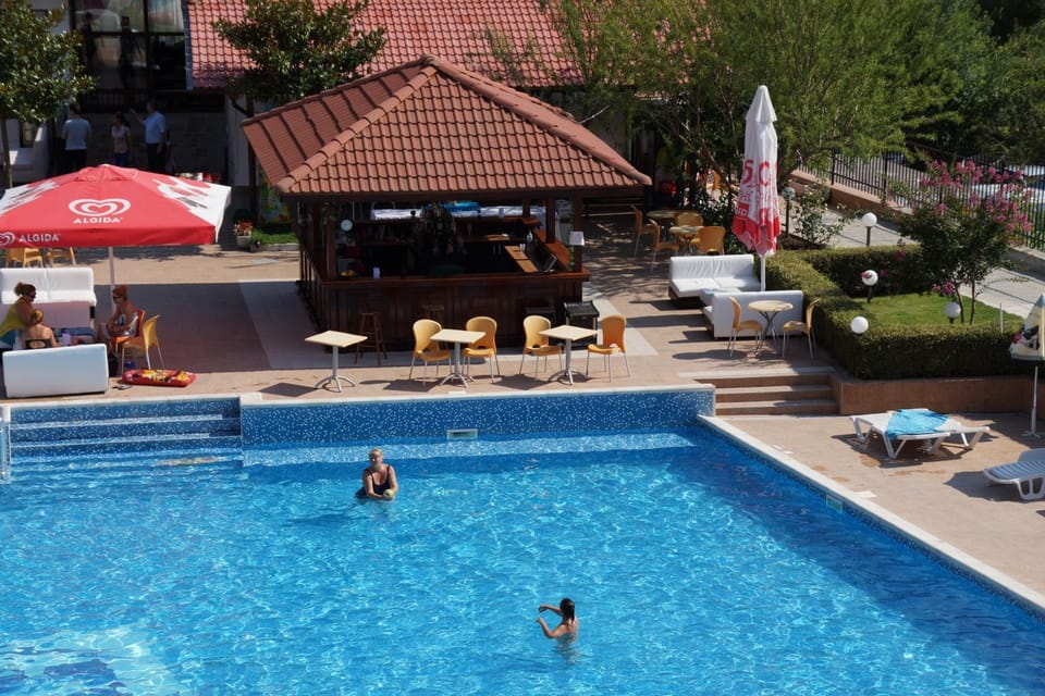 Lounge or bar, Swimming pool