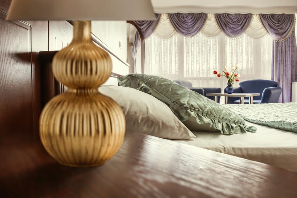 Bed, Day, Decorative detail