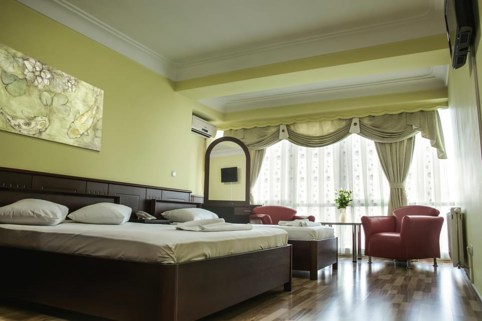 Bed, Photo of the whole room, Decorative detail