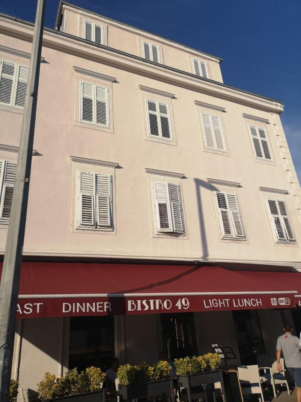 Facade/entrance