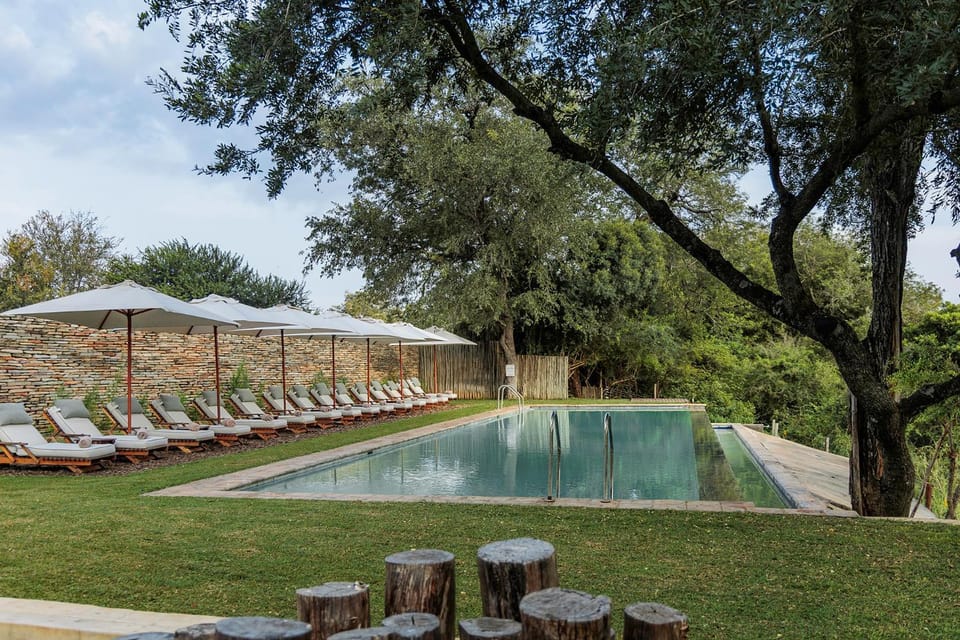 Natural landscape, Bird's eye view, Garden, View (from property/room), Seating area, Garden view, Pool view, River view, Swimming pool, sunbed, towels