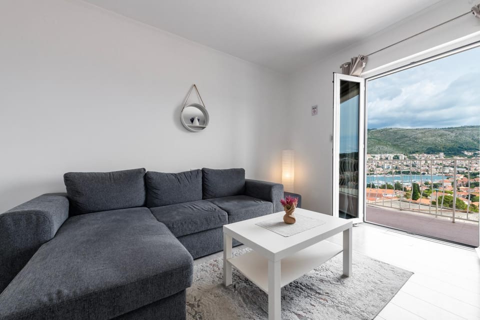 View (from property/room), Balcony/Terrace, Living room, Seating area