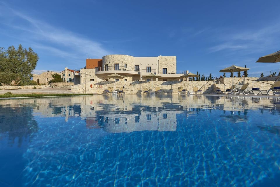 Property building, Pool view, Swimming pool, sunbed