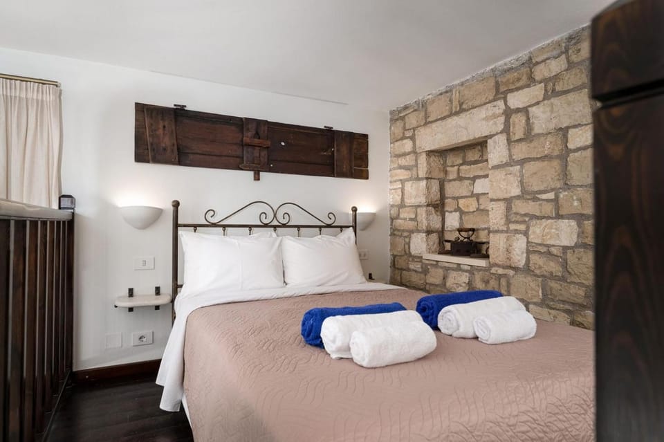 Bed, Photo of the whole room, Bedroom, towels, wardrobe