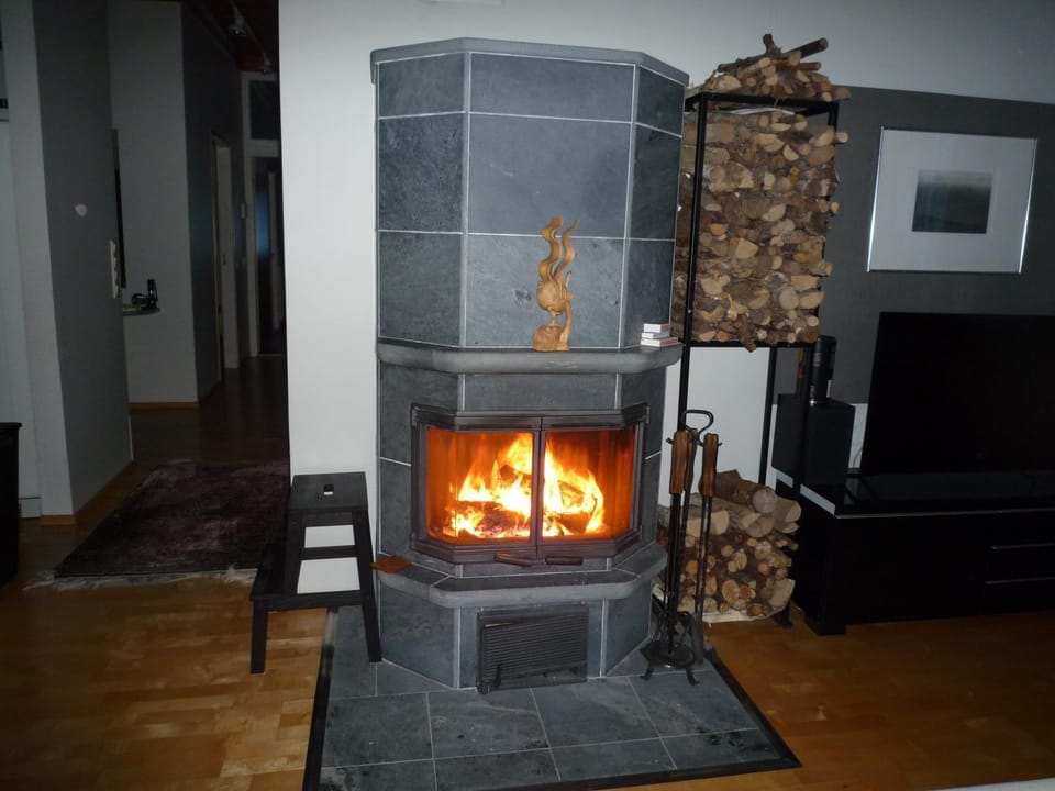 Seating area, fireplace