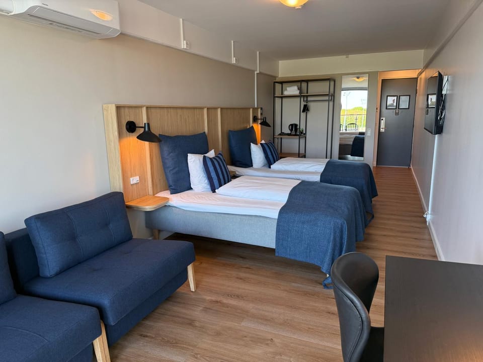 Bed, TV and multimedia, Living room, Photo of the whole room, Bedroom