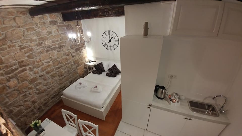 Kitchen or kitchenette, Photo of the whole room, Bedroom