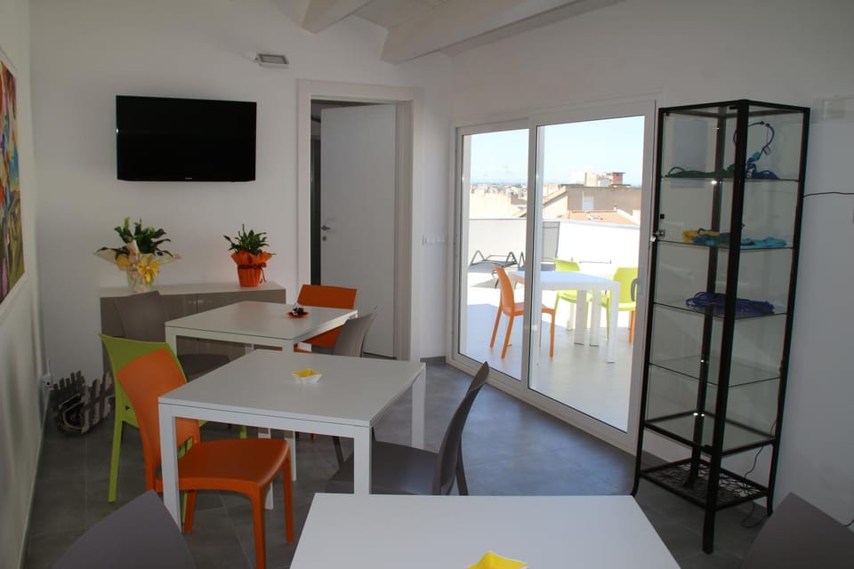 Communal lounge/ TV room, Area and facilities