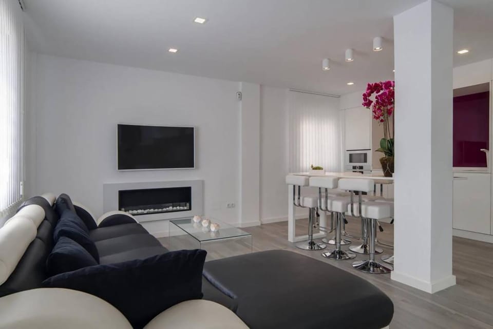 TV and multimedia, Living room, Seating area, Dining area